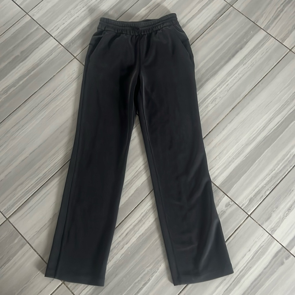 Lululemon Black softstreme high rise pant, size 4, good condition